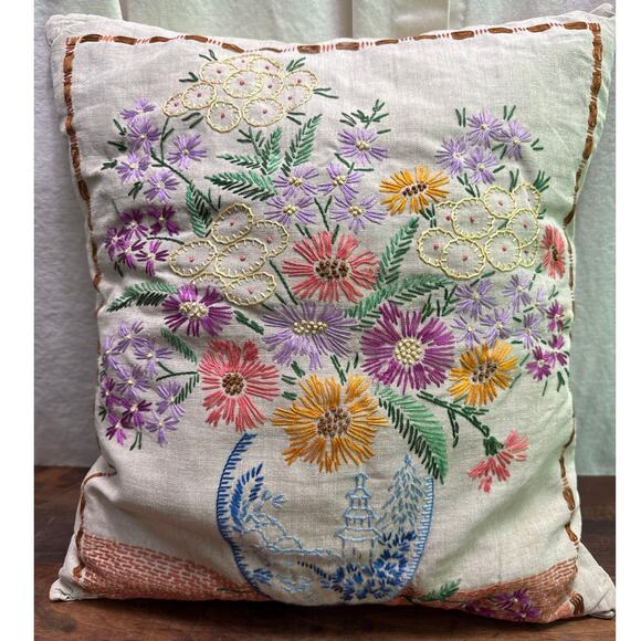 Embroidered Throw Pillow Floral Bouquet Motif 20 x 17" Home Décor Art & Crafts - Picture 2 of 13